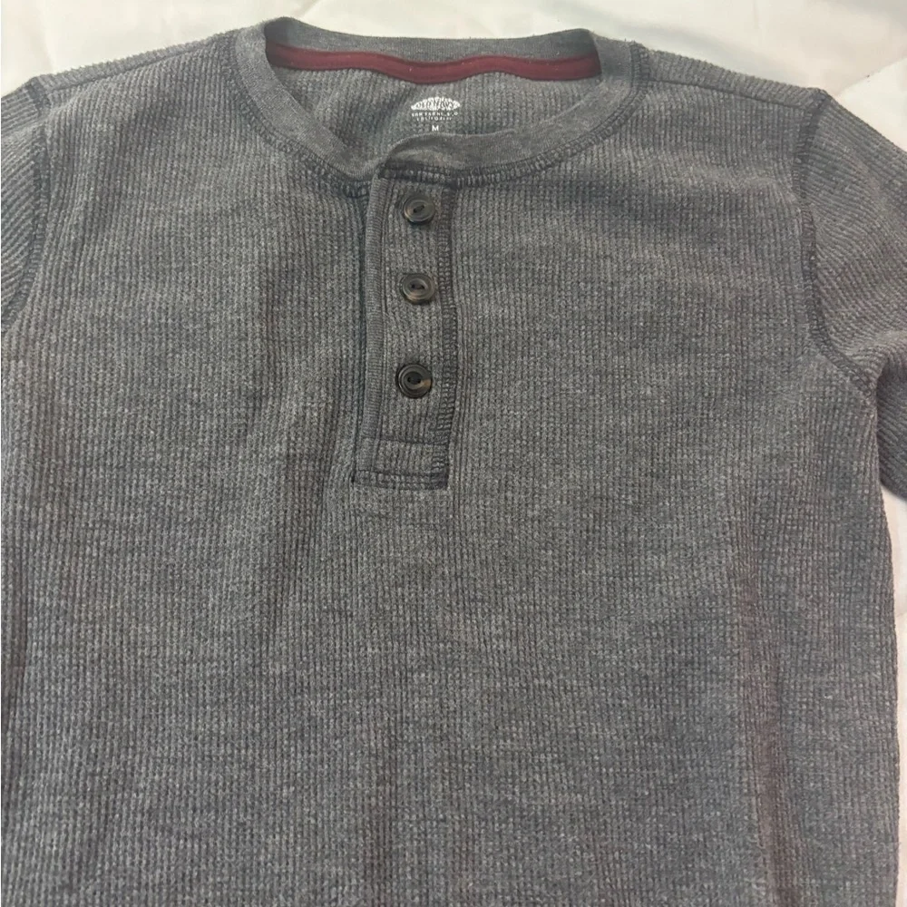 Old Navy Gray Henley Shirt with 3 buttons- size medium 8